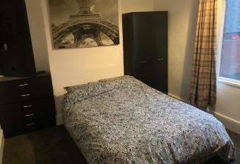 Trevor And The Cats allows 18 year olds to book a room