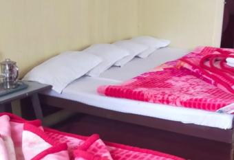 OYO Hotel Gayatri Residency allows 18 year olds to book a room