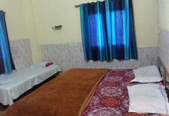 anand guest house allows 18 year olds to book a room