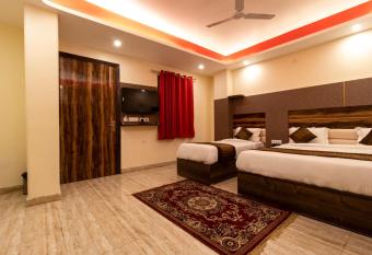 Airport Hotel Dev Residency - Mahipalpur allows 18 year olds to book a room