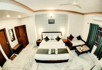 Tripli Udaipur has Balcony rooms
