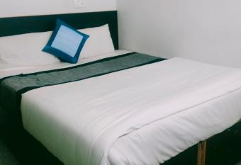 RR inn hotel allows 18 year olds to book a room