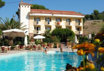 Hotel Caserta Antica has Balcony rooms