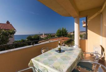 Marija F4 Apartment has Balcony rooms