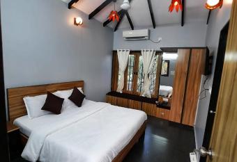 Raghunandan Resort has Balcony rooms