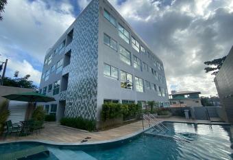 ALINE DUQUE PRIVE allows 18 year olds to book a room