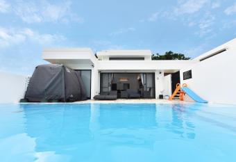 Private Pool Villa Motobu has Balcony rooms