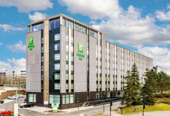 Holiday Inn Manchester Airport, an IHG Hotel allows 18 year olds to book a room