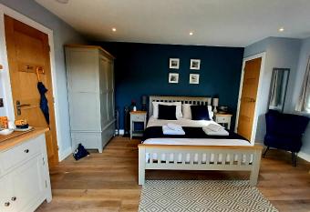 Stylish coastal retreat in St Ives has Balcony rooms