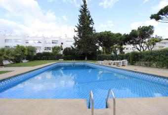 Vilamoura Cosy 3 With Pool by Homing allows 18 year olds to book a room