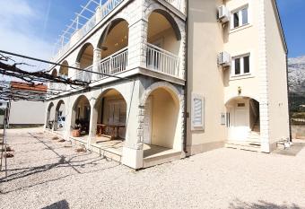 Apartments Prajo, Orebi   has Smoking/Balcony rooms