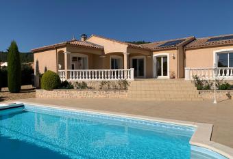 la dolce vita occitane allows 18 year olds to book a room