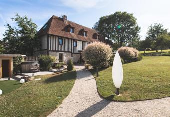 Maisons d h  tes - Domaine Le Coq Enchant   allows 18 year olds to book a room