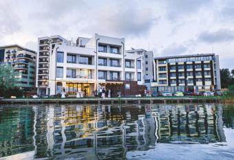 Poeme Mamaia Retreat has Balcony rooms