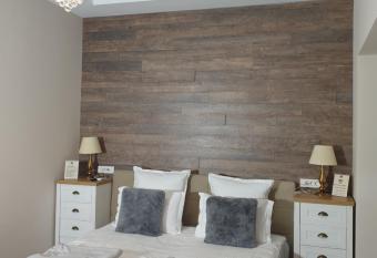 ELEGANT ROOMS - ULTRACENTRAL - jacuzzi cu hidromasaj allows 18 year olds to book a room