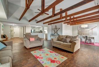 The Post Lofto In the Heart of Downtown Statesboro has Balcony rooms