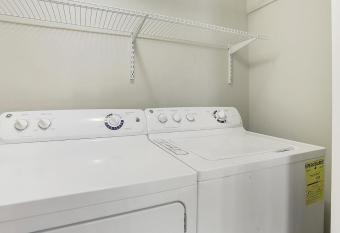 Penthouse Loft- Balcony Over Downtown Statesboro allows 18 year olds to book a room