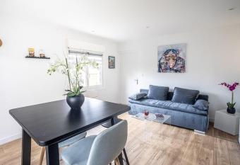 Charmante maison de ville has Balcony rooms