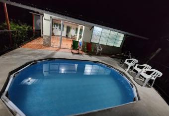CASA DE CAMPO CORRALEJAS - ANOLAIMA has Balcony rooms