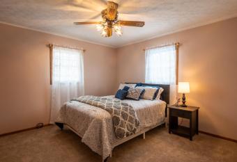 3br with Private Pool in the heart of Amish country has Balcony rooms