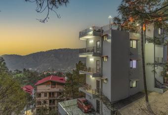 North edge 6BHK Uniqe Apartments allows 18 year olds to book a room