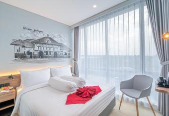 Azana Style Hotel Bandara Jakarta allows 18 year olds to book a room