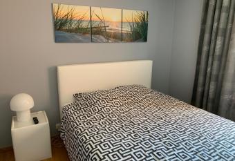 Priv  -kamer centrum Oostende met eigen badkamer/wc allows 18 year olds to book a room