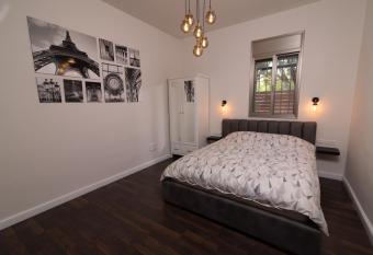 Prestige Room in Prestige location Bahai s Garden allows 18 year olds to book a room