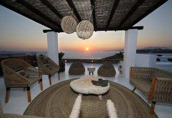 Villa Mandala allows 18 year olds to book a room