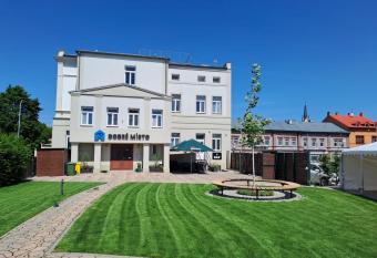 DOBR   M  STO allows 18 year olds to book a room