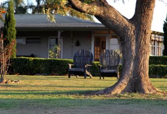 Blueberry Hill Vineyard Studio Rose Room allows 18 year olds to book a room