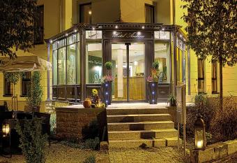 Hotel Andreas allows 18 year olds to book a room