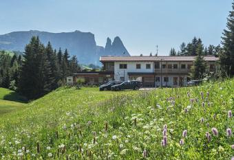 Ferienparadies Sabina Zirbel has Balcony rooms