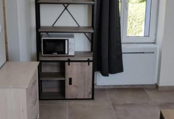 Charmant appartement 200 Cosy allows 18 year olds to book a room