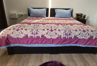 Shivoham Yoga Retreat Rishikesh has Balcony rooms