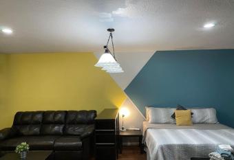 Cozy Guest-Studio by the Golf Course Lake-Front has Balcony rooms