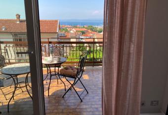 Bellevue has Balcony rooms