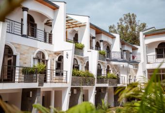 Ndaru Luxury suites allows 18 year olds to book a room