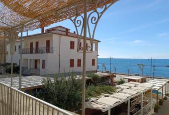 Ristorante Pais  . Cibo e Ospitalit   has Balcony rooms