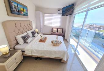 Ecusuites Playas Suite 3 Preference Balc  n & Jacuzzi Vista al Mar has rooms with a private hot tub