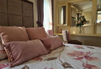 No 6 The cresent ,Trefulan holiday park, Tenby has Balcony rooms