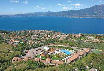 Le Torri Del Garda FamilySPA Resort has Balcony rooms