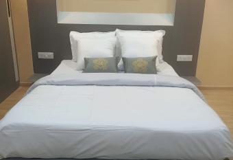 GRAYS STAY has Balcony rooms