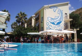 Hotel La Tonnara has Balcony rooms