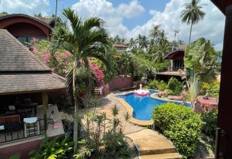 Wazzahresort has Balcony rooms