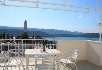 Apartment Dora has Balcony rooms