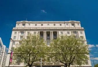 Dawson Street Apartments allows 18 year olds to book a room