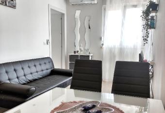 Apartman Roza Zadar allows 18 year olds to book a room