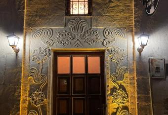 Bella Vista Stone House has Balcony rooms