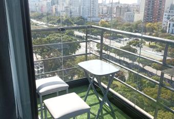 Amplio studio con balc  n completamente blindado, protecci  n para ni  os y vista abierta a la 9 de Julio allows 18 year olds to book a room